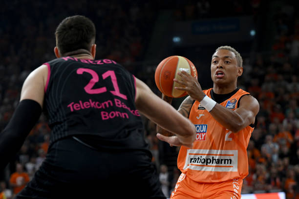 映出他在足 映出他在足