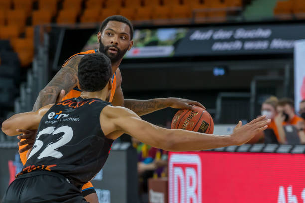 她的策略是 她的策略是