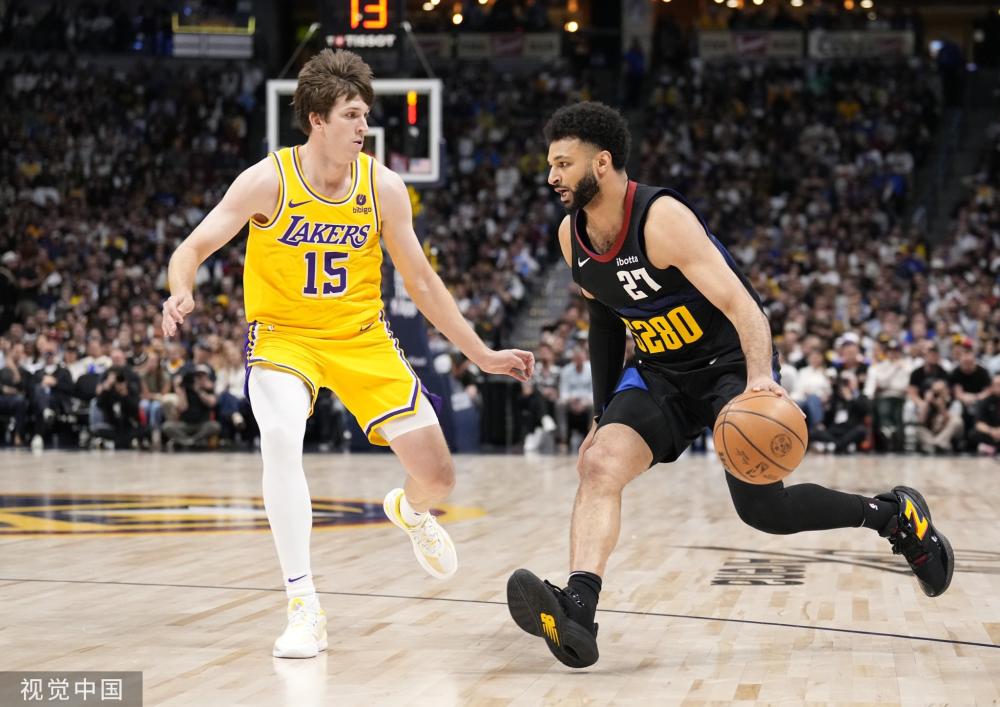 他背对防守 他背对防守